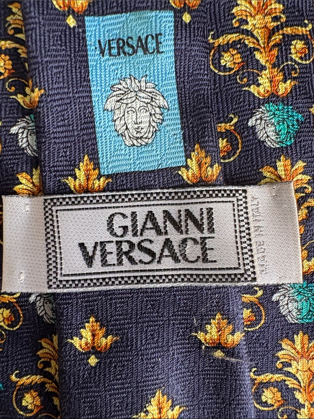 Vintage Gianni Versace Medusa Head Baroque Silk Tie Navy Gold Made in Italy 90’s - Picture 7 of 8